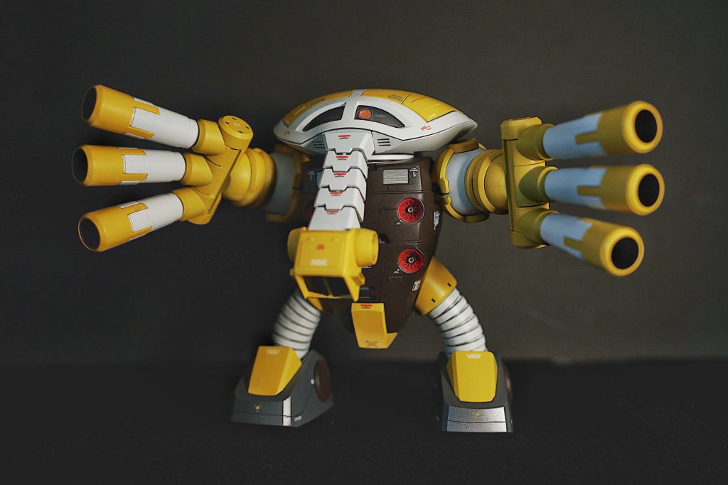 前部のビーム砲にICソケットの丸ピンを組み込みました。