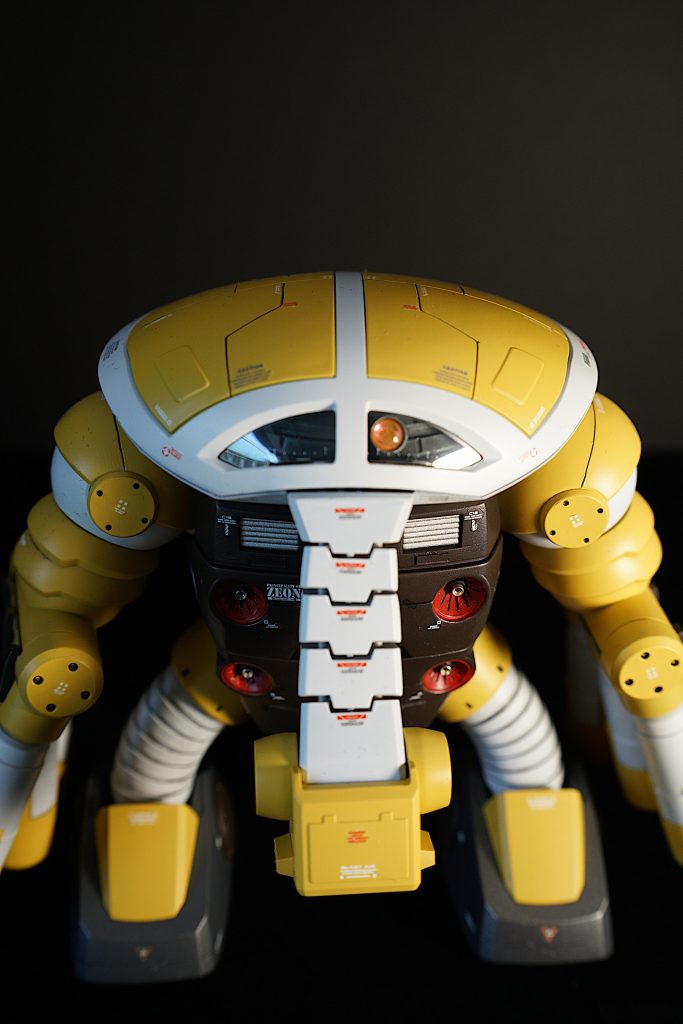 ウェーブのＵバーニアフラット（1）をモノアイの受けに使用、モノアイはウェーブのＨアイズ１ピンク。