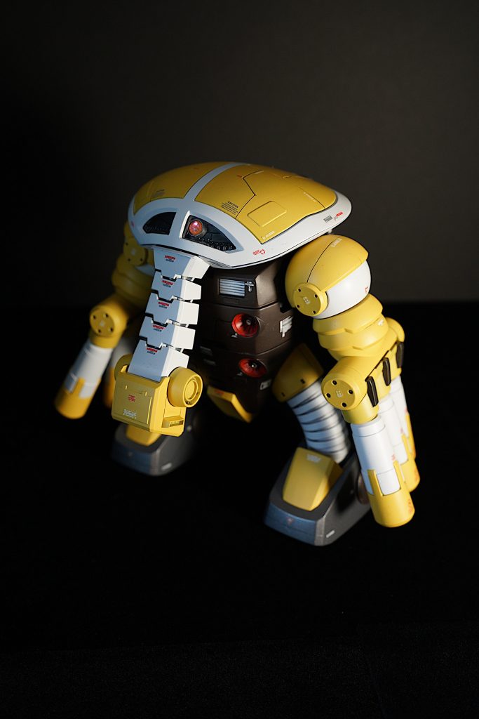 スジボリの追加で少しですが、情報量を増やして合わせ目消しと肩部のリニア化を行いました。