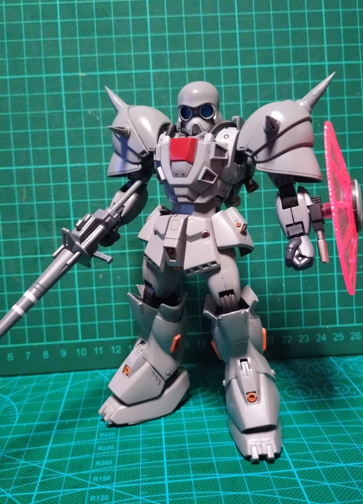 手はロボマニさん、ディティールパーツは三角屋さんやあすぱら模型さんなど色々使わせて頂いてます(zaku-kao2)
