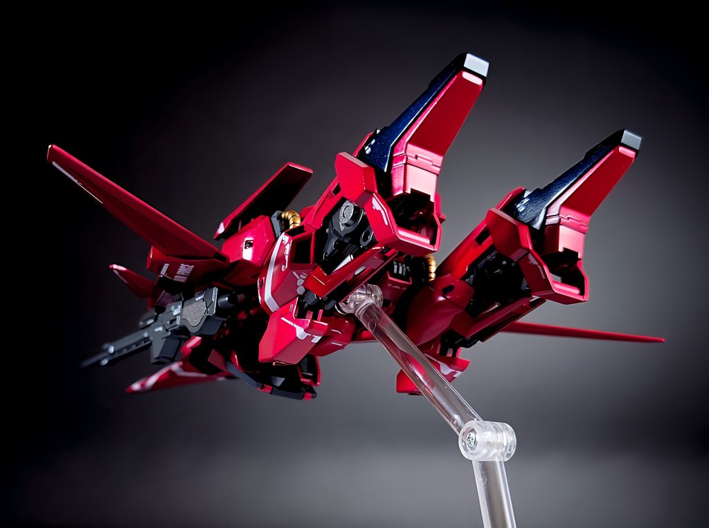 以上、せっかくの金ピカを赤くしてしまったデルタガンダム弐号機でした〜(初めてスリッパが青っぽく見える!!😁) あっ!!!割と大事な事に触れるのを忘れてた!あまり大きな声では言えないけど、今回使っているデカールはネットに転がっている画像を転用してデータを作成知人宅にあるレーザープリンターをお借りして自作した物です(スケールを合わせるのに本当に苦労した)