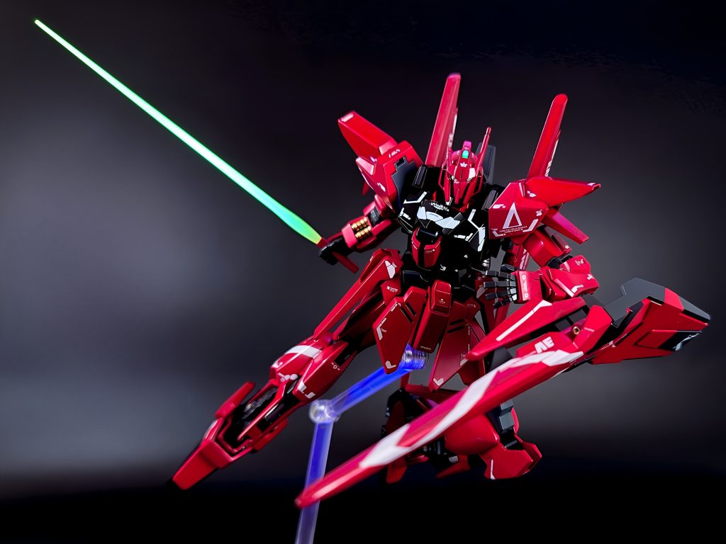 キットのビームサーベル刃部分がちょっと短くてイマイチな見た目だったので、以前作った他キットから一時拝借しました