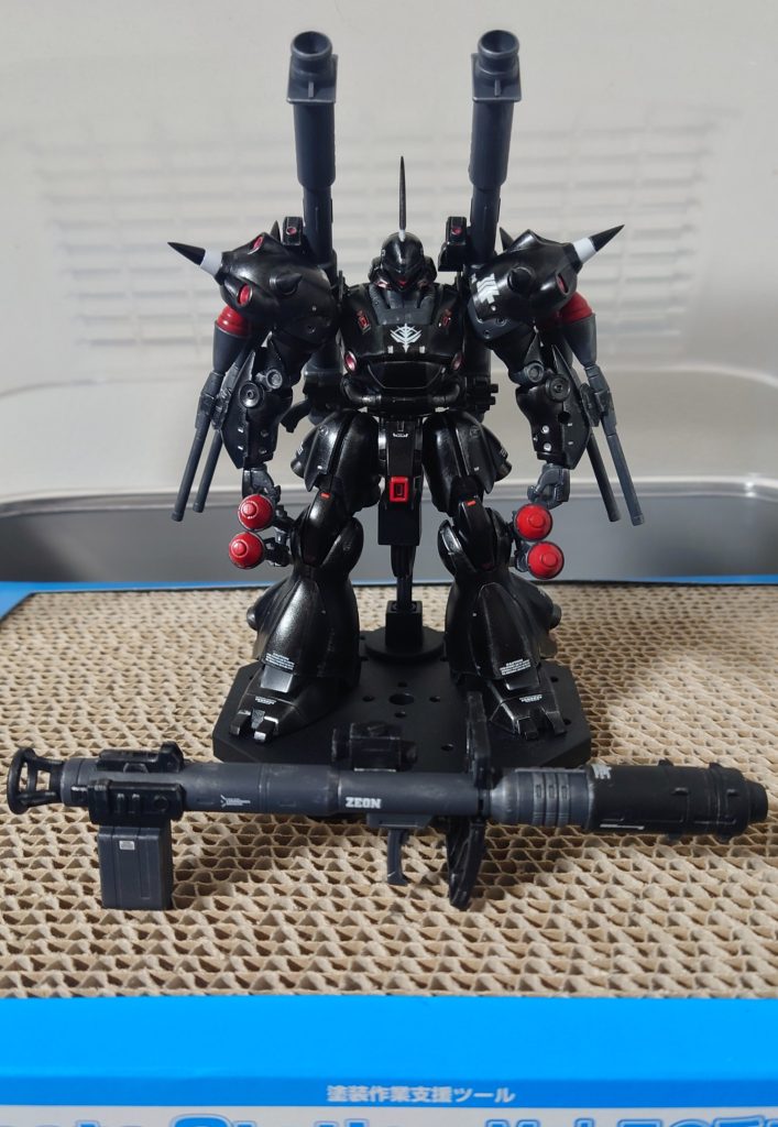 制作中の写真は撮ってないけど、武器持たせる前に撮ったのがあったので。ブラックサレナかと思ったって言われた。確かに色合いがそうだわ。いつか作ろう。