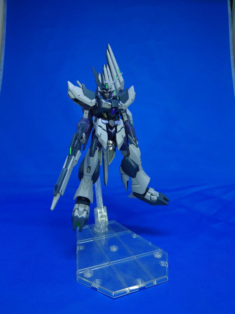 成形色では装甲色が薄いと思ったのでワントーン落としてみました。