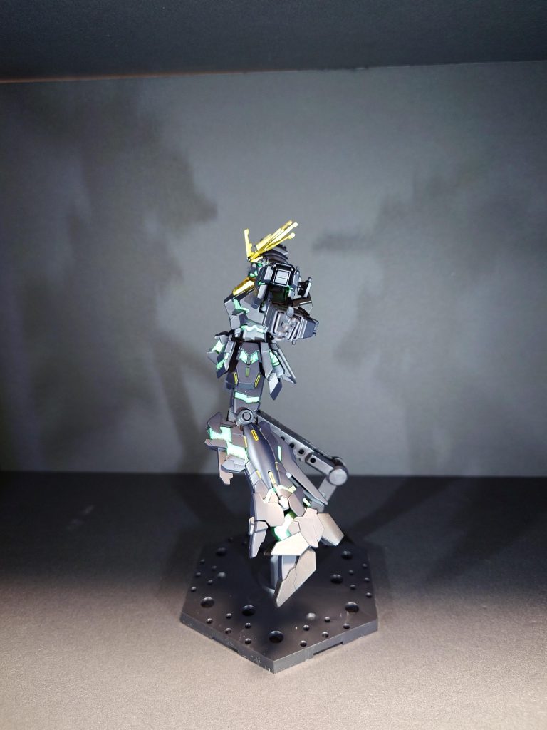 横からのショットサイコフィールド展開時のポーズなので少し反らしてます。