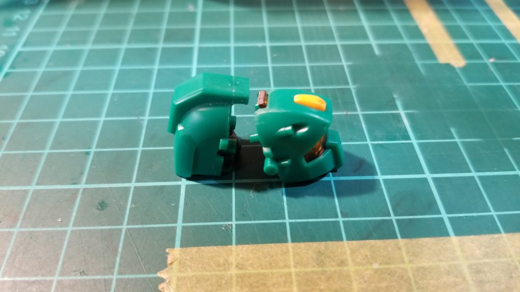 頭部カメラに合わせ目があったので分割ラインを変更しました。