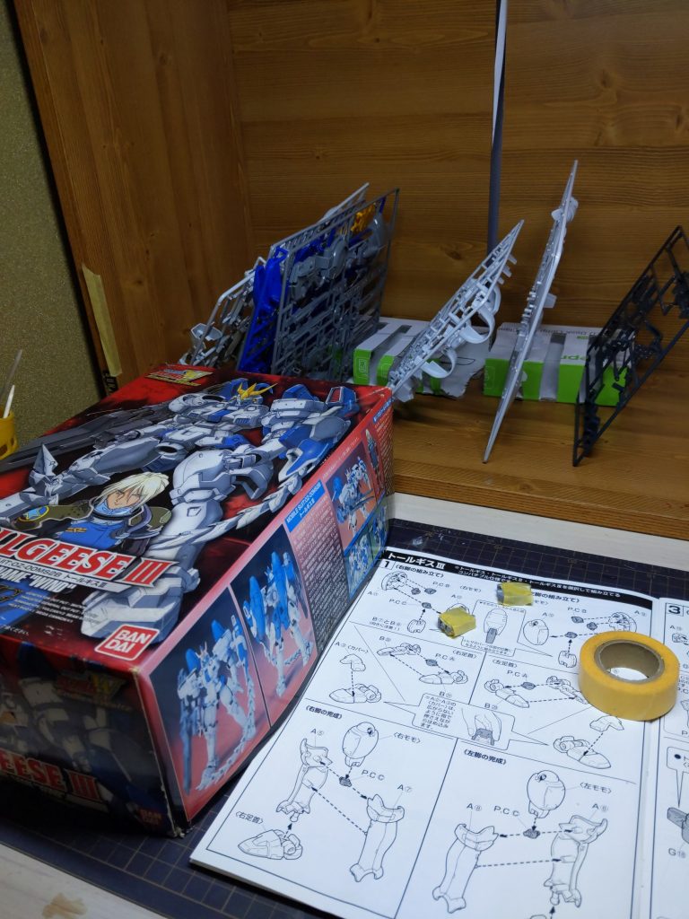 前に戻っておりますが、このキットの箱ですね。箱絵かっちょええ！