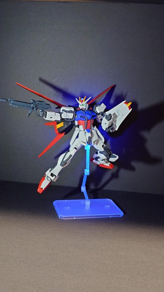 蛍光イエローでブラックライトでカメラアイが光りますが他の色と混ぜたからなのか緑色に発光します(笑)これはこれで天空のキラの時のルージュぽくなるので有りかなと思ったりしてます。