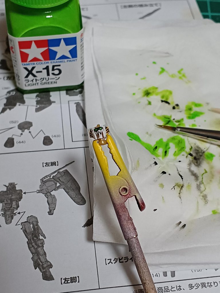 細かいです。なかなか思うように描けなくて、一番塗装で時間かかったかも。