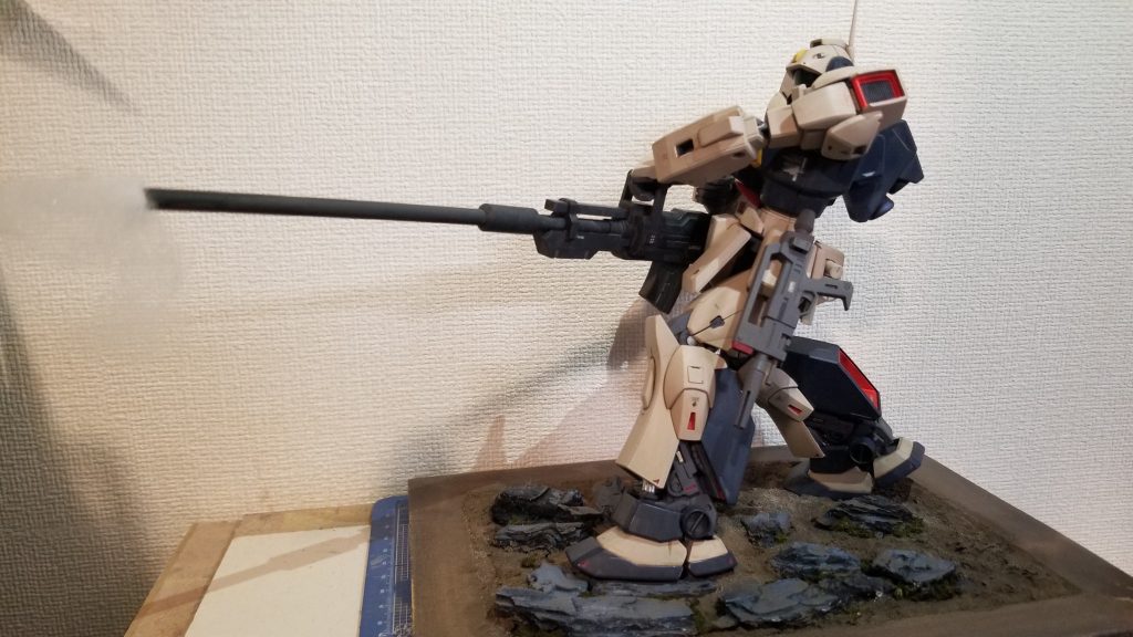 塗装完了時です。ここに脱脂綿の土埃を追加しました。 