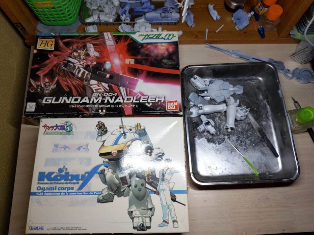 もうここで修行の為に旧キットを頑張って作ろうと決意したところです。次回は下の画像のサクラ大戦のキットに致します。既に制作途中ですが、最初からパーツの合わせ目のズレ（トールギスよりはかなりマシ）最初から差し込むべき穴が無いなど問題が発生していっておりますが、頑張ります！宜しければまたご覧頂けると幸いです＼(^o^)／