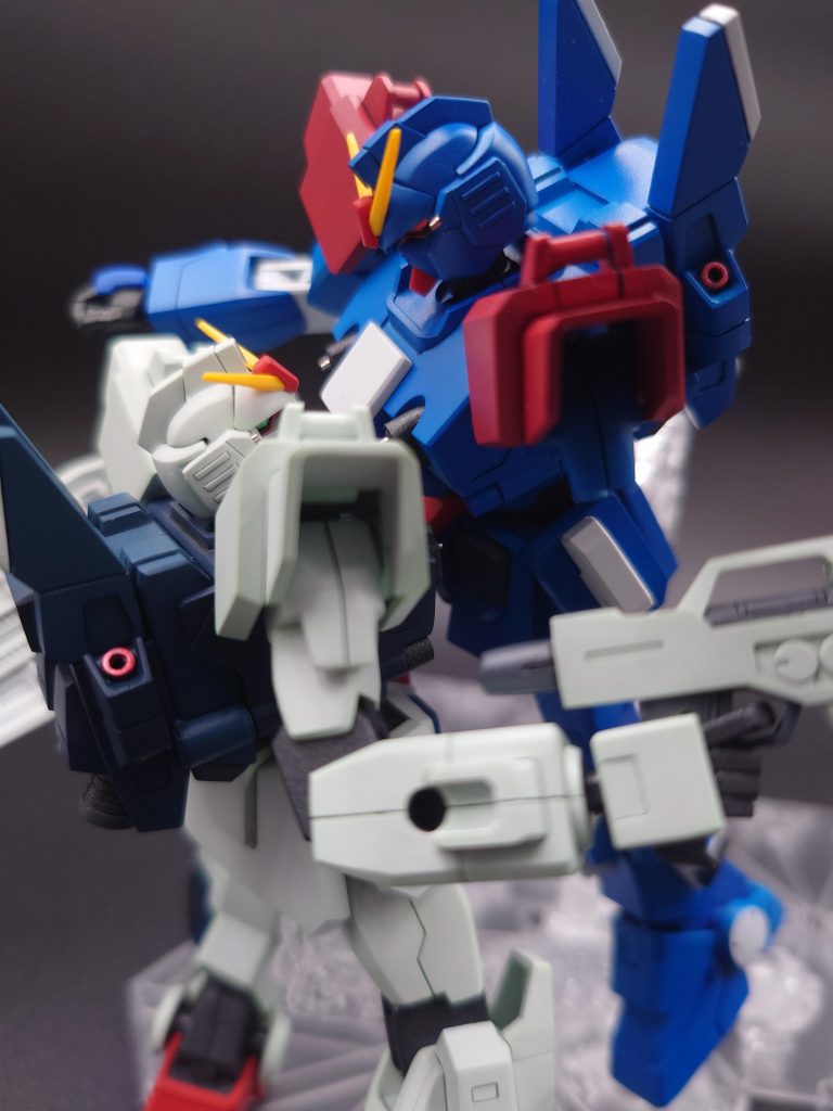 ニムバス:私一人で死ぬと思うな!私はニムバス・シュターゼンだ!選ばれたジオンの騎士なのだ!!半壊になりながら、3号機に組み付く2号機ニムバス:お前に勝つのは私だッ!マリオォォォン!!2号機の至近距離からの頭部バルカン乱射により、3号機の頭部が破損同時に3号機のビームサーベルにより2号機のコックピットが貫かれ、EXAMを搭載した3号機の頭部、および2号機大破2号機の爆発に巻き込まれ、ユウの3号機も深刻なダメージを負う