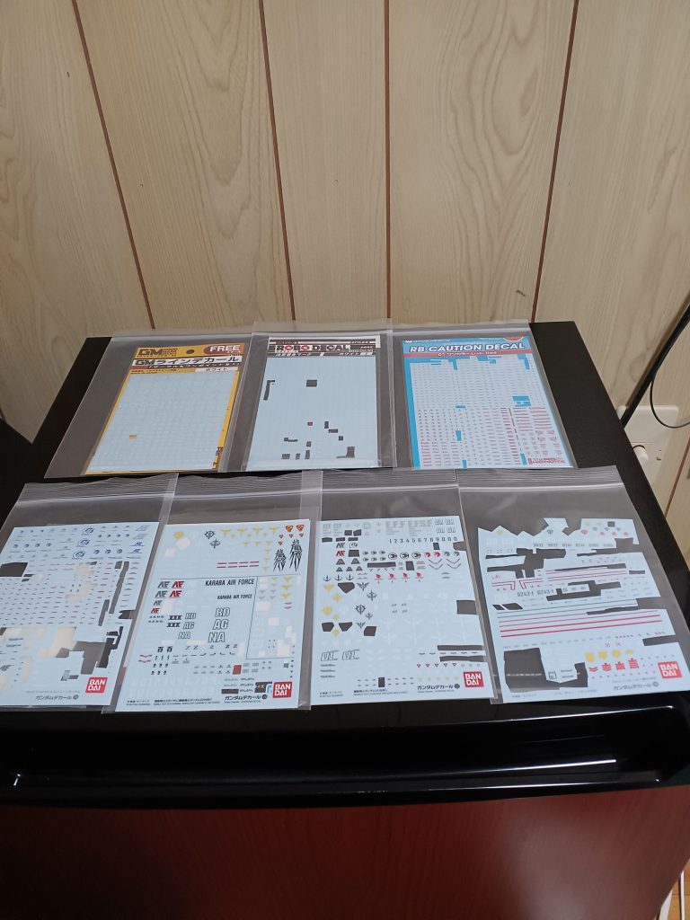 そして、デカールです。なぜ再制作なのか?それは(海賊版)のデカールを使ってしまっていたことが発覚したからなんですよね(gundam-kao5)一度、製作して投稿したのですがそちらは削除しました。今回は大丈夫なハズです!