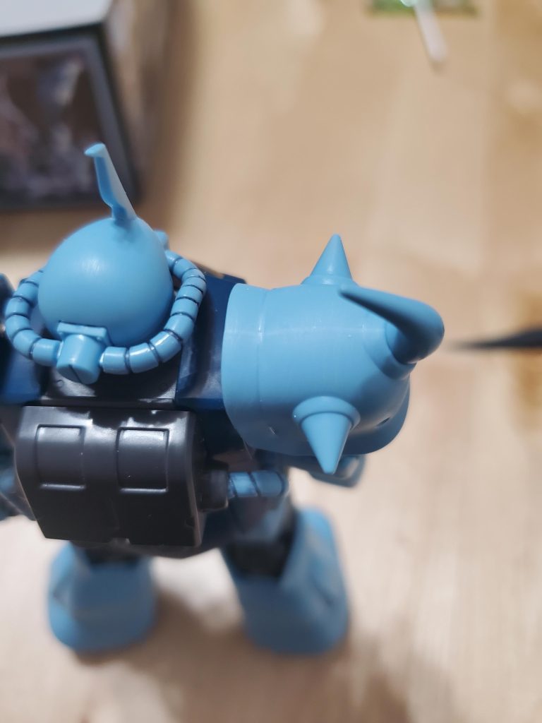 肩の合わせ目消し(流し込みタイプをまだ使いこなせてなくてよく消せてないけど)