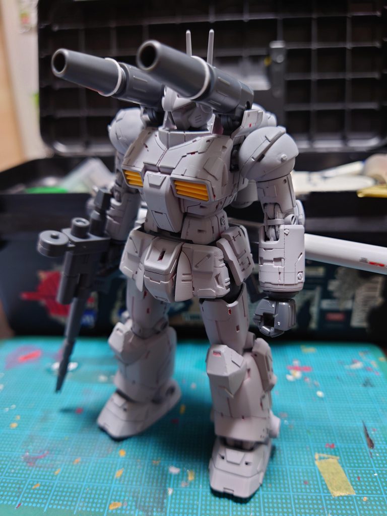 サフ状態。この時のガンキャノンが正直1番カッコ良かった…やはりガンキャノンは塗装するとほぼ赤なので、塗装技術と塗り分け技術は大切ですね。技術があまり無い私には、難しい機体でした😅。