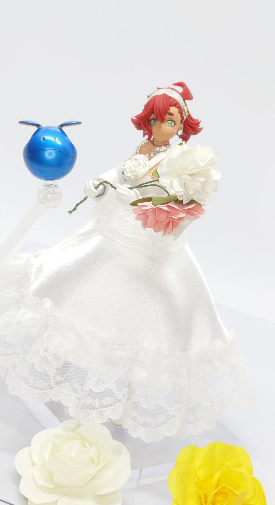 ハロはサムシングブルーということでライトブルーメタリックです。