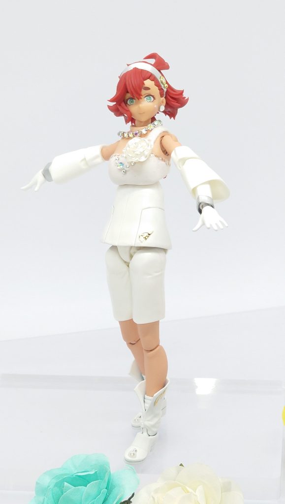 胸部外装パーツをHGBDアヤメから移植したほかは全てスレッタのパーツを切ったり塗ったりしています。いわゆる美プラ系の素材は全く使っていません。意外にも?同じFigure-rise Standardでもアヤメとは互換性がなく、ちょっと苦労しました。