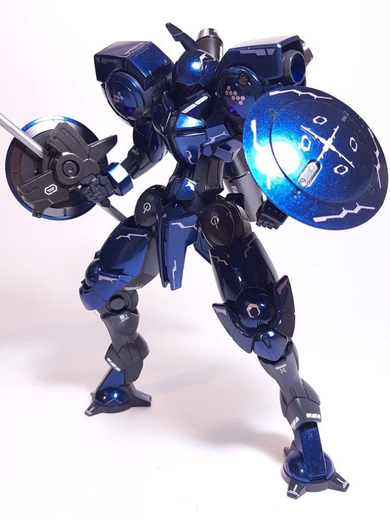 最初は成形色のままクリスタルカラーを塗装しましたが、全く発色せず。YouTubeで確認したら、下地がブラック（グロス）じゃないと発色しないようでした。明るくしたくて、シルバーの上にも試し塗りしましたがやはり発色せず。クリスタルカラーを明るく発色させる方法を知っている方がおられたら教えてください。