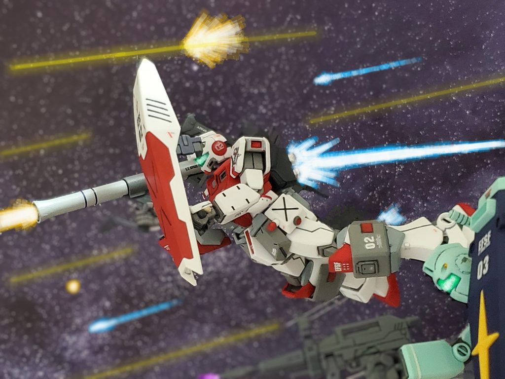 ユング少佐は大隊に戦局打開のドロス級強襲作戦を通達❕40機以上からなるMSが一斉にドロス級に向けて降下作戦を開始した👊✨再編によって腕利きのパイロットが集められた精鋭部隊である第３MS大隊は対空砲をくぐり抜けドロス級に接近する🎵ユング少佐もエネルギーの切れたビームガンを捨てハイパーバズーカに切り替え防衛網を突破していく～🙌✨