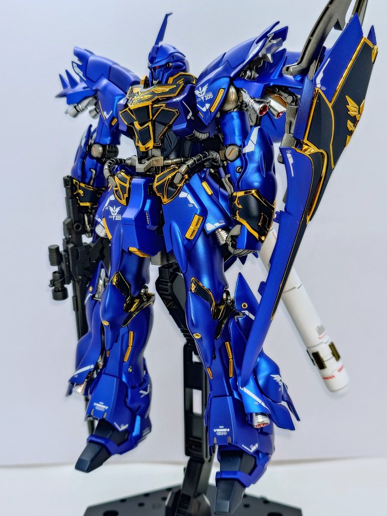 プロペラントタンクは付属のものだとモナカ構造で合わせ目消しとバーニアの後ハメがしんどそうだったので、コトブキヤの丸型タンクに差し替えてます