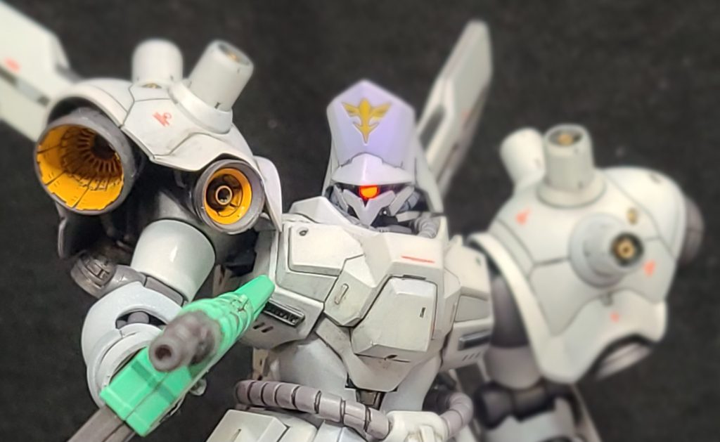 モノアイは、いつもの蛍光塗料ビコーンシステム。UVライトで光ります。