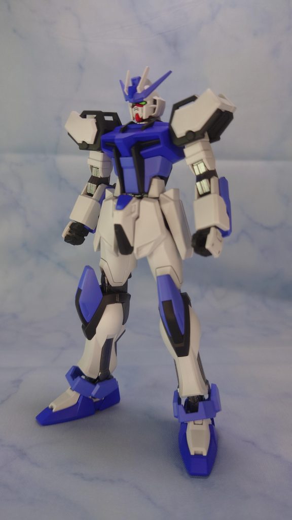 ストライカーなしver。肩にブルーがないから少し寂しい印象ですがソードの肩つければ見えなくなるのでこれでいいのです