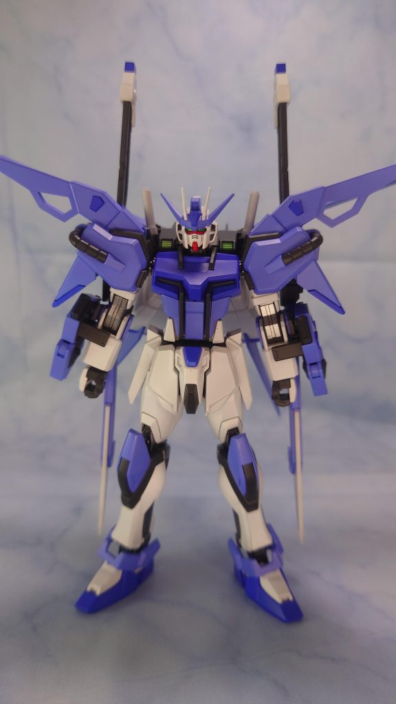 正面。ほんとはレッドの配色をしたくなかったのですが、それだとダブルオースカイメビウスみたいになるし、何か違う思い泣く泣く口元と目元はレッドにしています