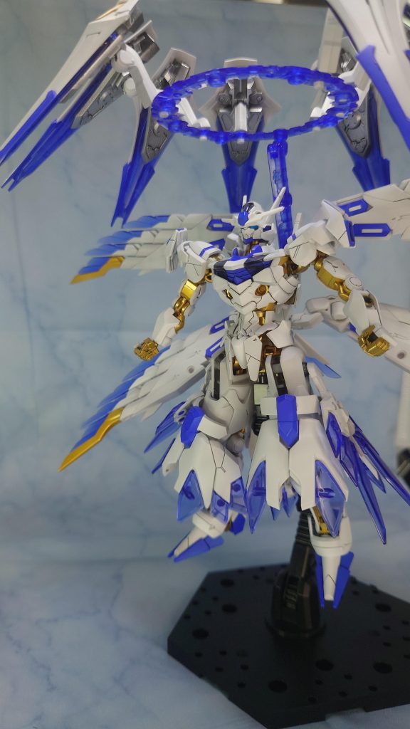 使った色(G = ガイアノーツ、C = クレオス)サフ:G メカサフスーパーヘヴィ、EVOグレー、EVOブルー白:G Ex-ホワイト青:G コバルトバイオレット金:G スターブライトゴールド銀:G スターブライトシルバー瞳:G スターブライトシルバー → G クリアブルー