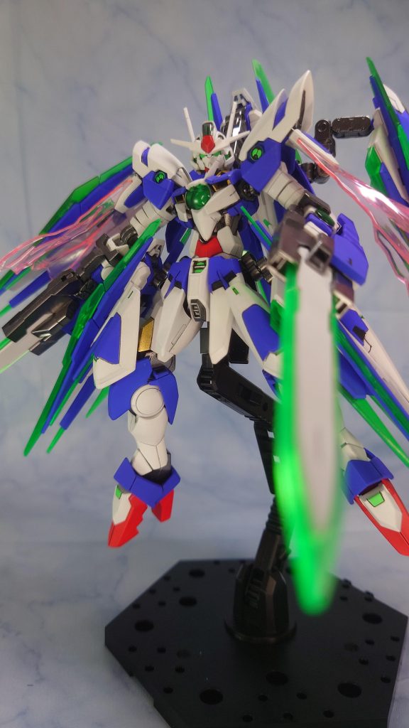 使った色(G = ガイアノーツ、C = クレオス)サフ:G メカサフスーパーヘヴィ、EVOグレー、EVOピンク、EVOブルー白:G Ex-ホワイト青:G コバルトバイオレット赤:C モンザレッド金:G スターブライトゴールド関節:G スターブライトアイアンクリアパーツ:G クリアグリーン蛍光部分:G 蛍光グリーン