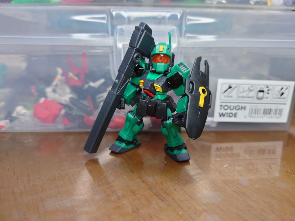 ポージング4クレイバズを持たせて…