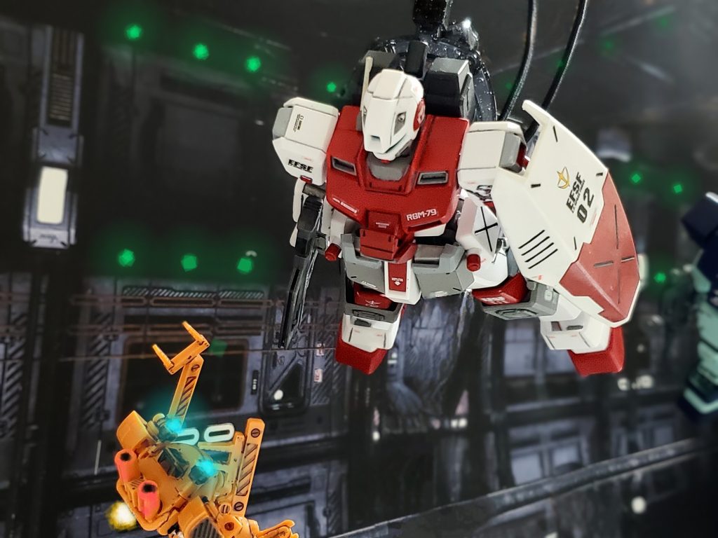 死力を尽くした第３MS大隊は後方の補給艦隊に着艦💨残存した各MSは係留アームで補給艦とドッキングし補給作業を受ける😵💨部隊の半数を失った第３MS大隊は散った仲間の冥福を祈りつつ、次の戦闘に目を向けていた😔✨『ア・バオア・クー海戦』はまだ序盤❗始まったばかりなのであった…💫以上、私の妄想イメージによる撃墜王テネス・A・ユング少佐の搭乗機『試作型ジムコマンド』の活躍ぶりでした～😊🎶