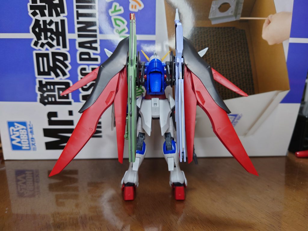 背面シールの部分と武装だけ部分塗装してます