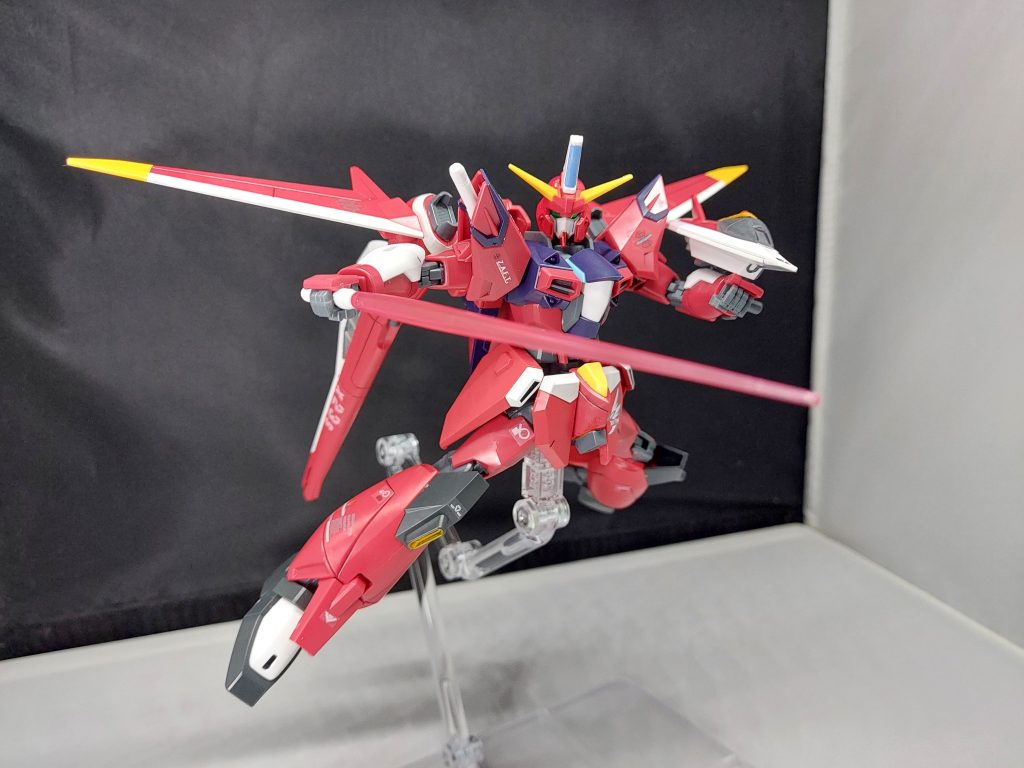 肩のビームサーベルも肩に穴あけてそのまま差してるだけです( ̄▽ ̄;)