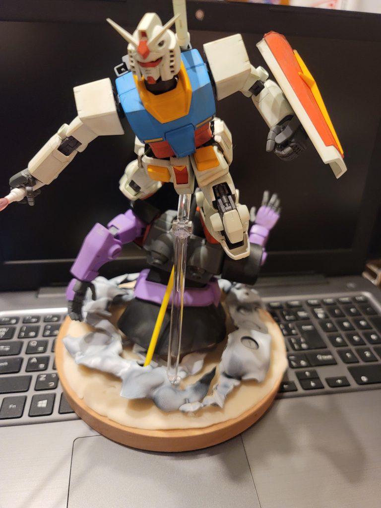 煙は熱収縮の百均プラ板を使いました。正直出来は大失敗なのでまた買って再挑戦します…。本当は粘土でと思ったんですけど難しすぎますね笑また、撮影ブースにも入りきらなかったのでこんな背景です