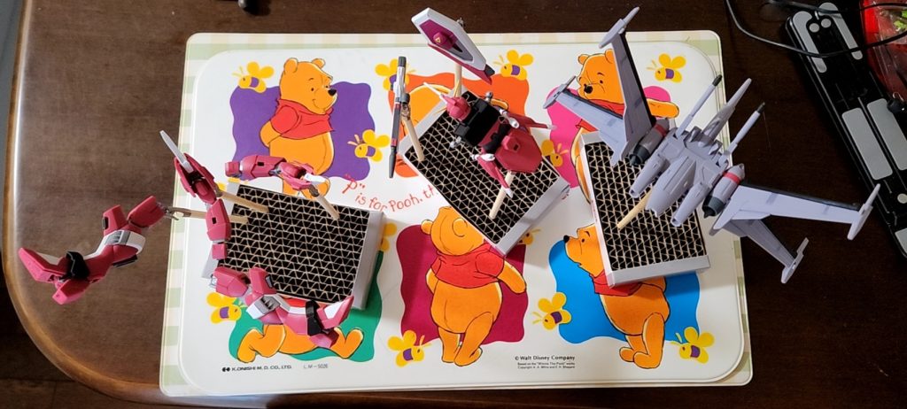 つや消しの様子。スプレーが途中で切れて焦りましたが未開封の分が残ってたのでヨカッタ…汚しはやろうかなと考えたのですが劇中の活躍的にそこまで被弾してないしやらなくていいかということになりました。