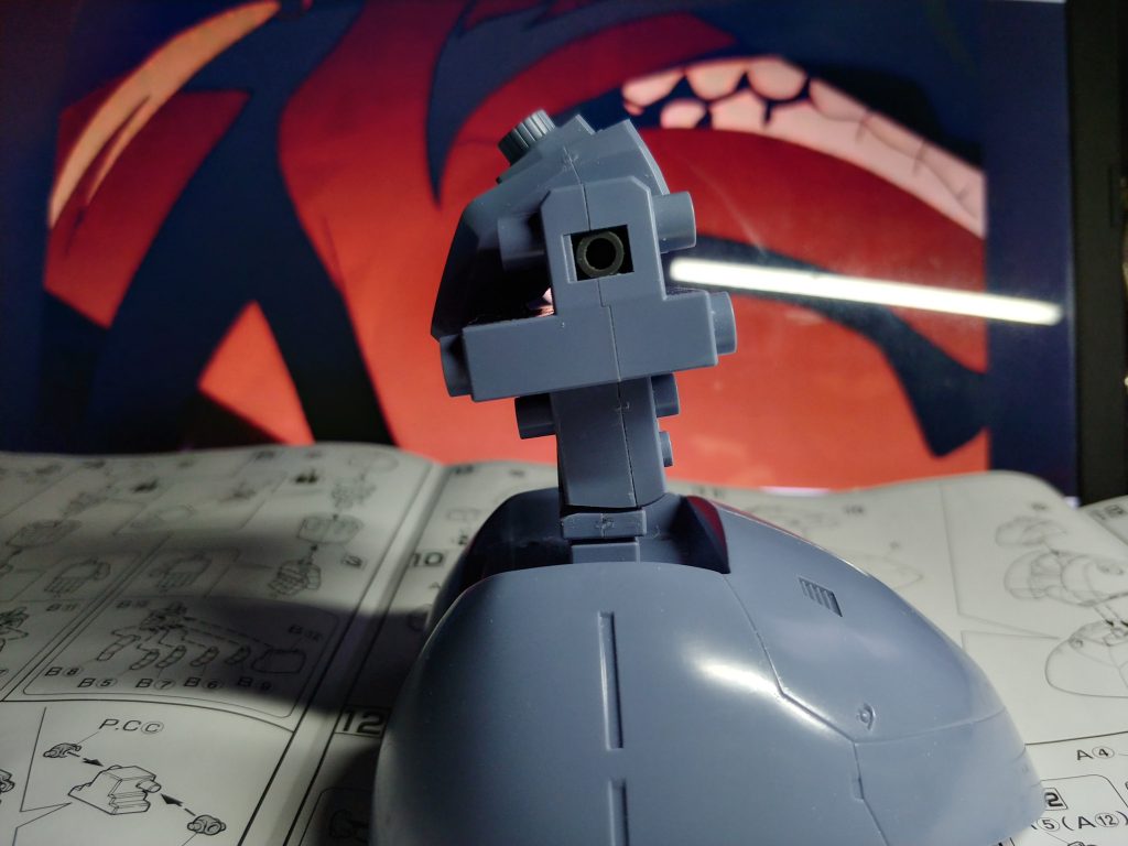 大して変わりませんでしたが首は随分下に向きます。結果、アゴがつかえてしまいますが…