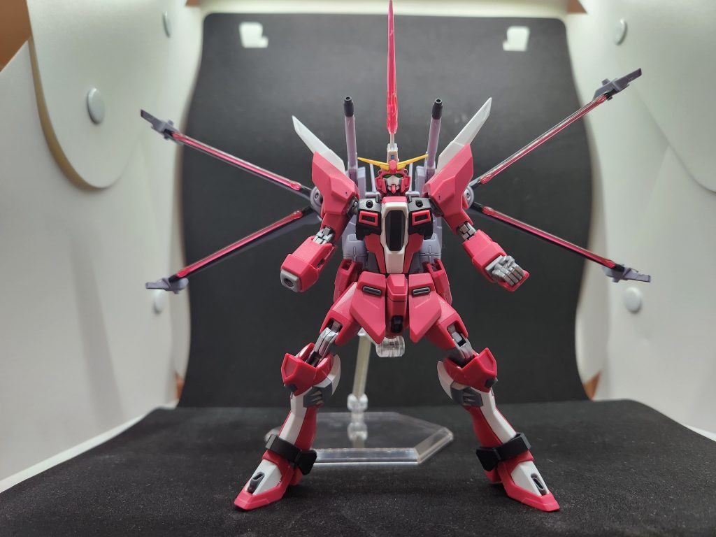 シヴァにトドメ刺した時のビームホーン展開時のシーン風に1枚。弐式、もしかしてインジャ時代よりビームサーベルの数増えてない…?