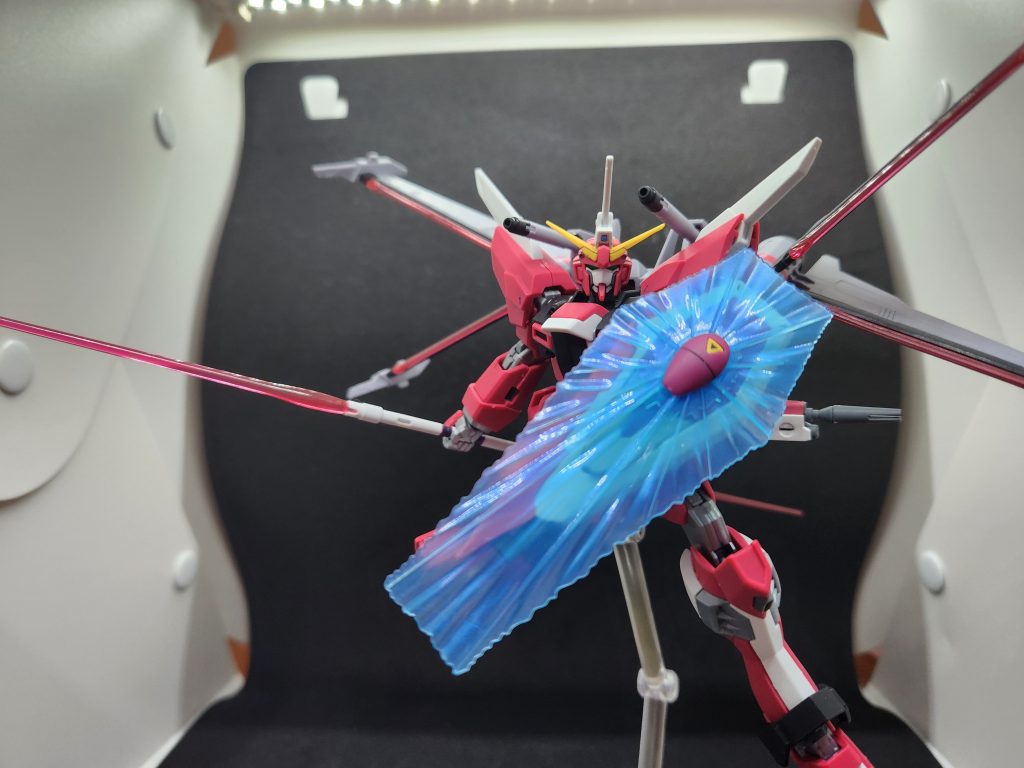 Destiny時代のインジャ風にビームサーベル(ハルバードモード)+(ビーム)シールドの構えで1枚。自分の中ではインジャといえばこのポーズのイメージが強かったりします。