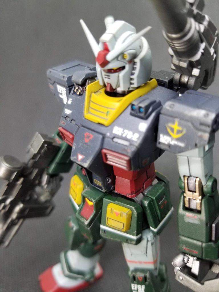 お気に入り俯瞰ショット。今回、新たに関節部や胸部バルカンの塗り分けと、スーパースムースクリア艶消しを吹きました✨