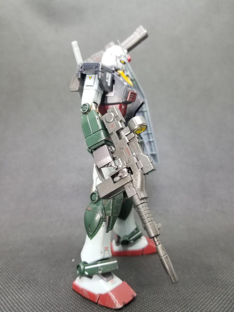 サイドショット②。ビームライフルも前期型を装備。