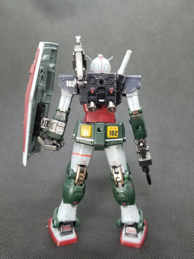 バックショット。 何ら改造せずストレート組みです。 塗り分けするのに脚部のマスキングが 一部甘い箇所が反省点…だったのですが、筆塗りで修正を加えました🎵