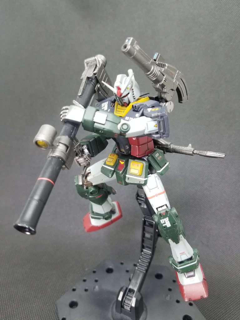 バズーカに左手を添えながら の射撃ポーズ✨