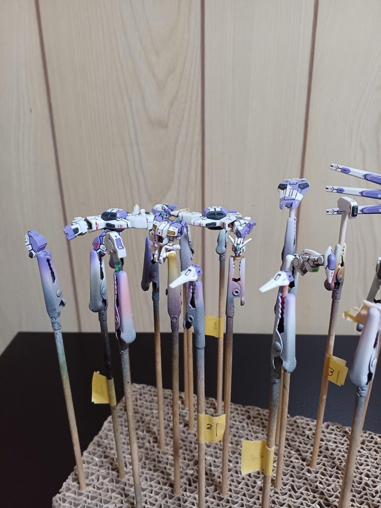 デカールを貼って、あとはつや消しです！