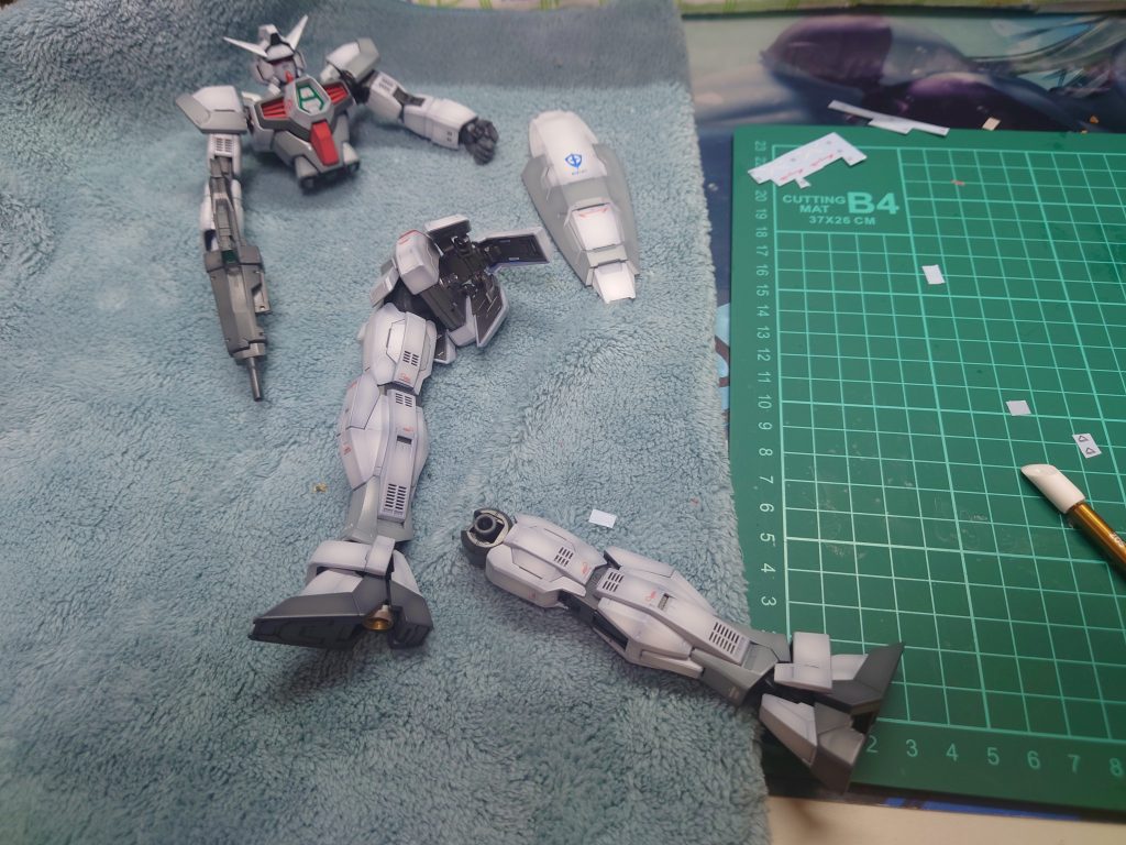 また所々バラシてデカール貼り。