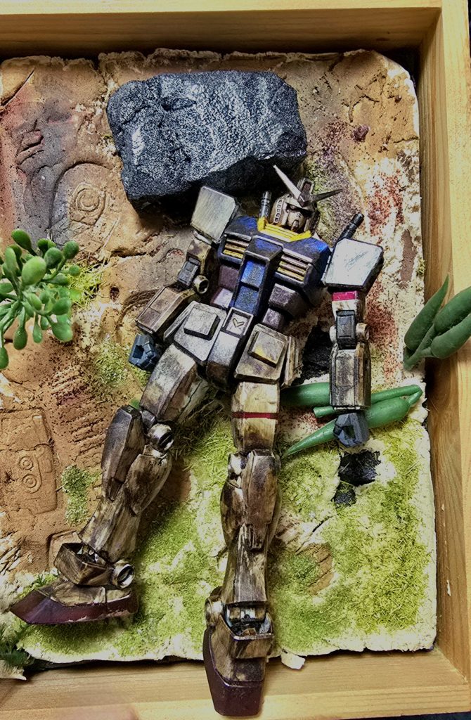 中古で素組みのEGが300円で手に入ったから〜！...と、買ったものの、関節はぷらんぷらん(~¯︶¯)~とりあえず塗装の練習と思い、ブルー→すみれ色レッド→ワインレッド左腕と大腿にレッドライン関節はニスを塗って固くしました