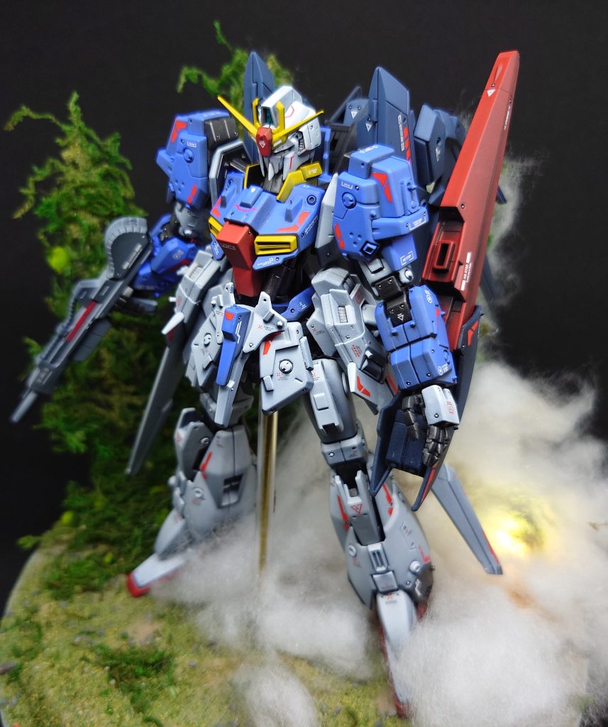 ツインアイは電飾ですので動画では点滅してます。