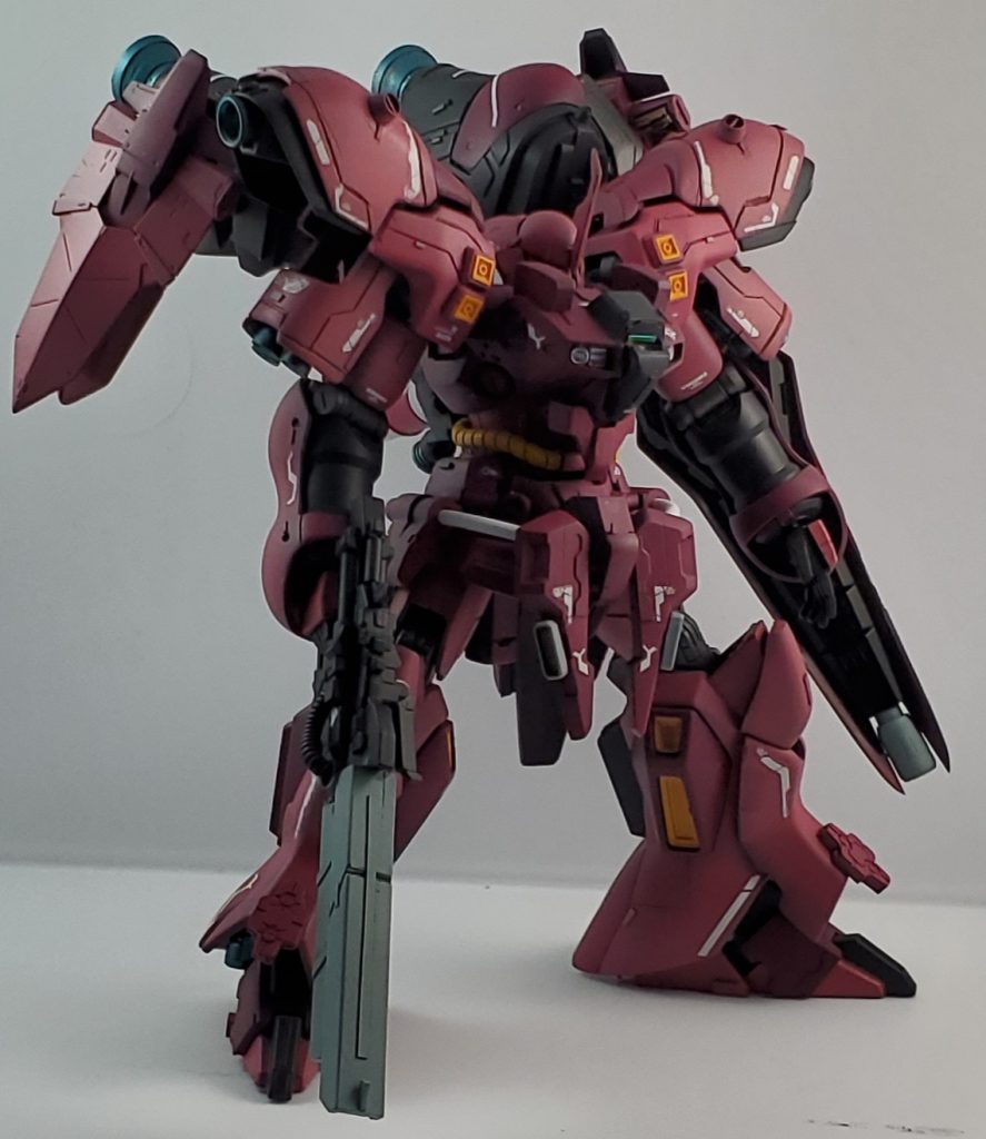 ガーベラ・テトラを基本に装甲増設、大型スラスター、プロペラントタンクｘ２を装備キュベレイのファンネルを軽量小型化、シールドにメガ粒子砲を搭載して火力的にも充分な補充をした。