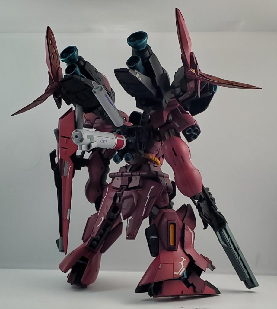 背部スカート、バックパックにはジャンクパーツを合わせてファンネルは市販のガンプラカスタマイズキットを使用しました。 