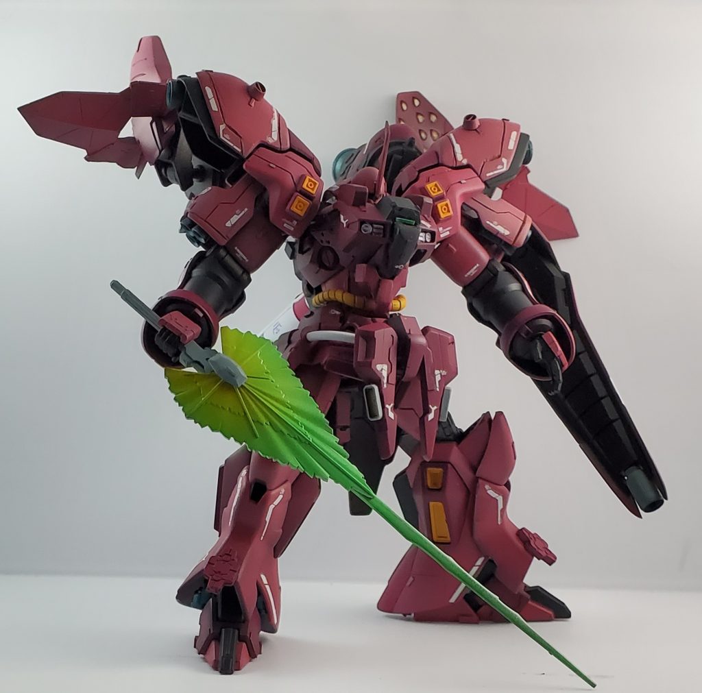 ビームサーベルはエネルギーの出力加減により手斧状態からレイピア状態まで調整可能。各システム実戦によるデータを現在取得しているが、まだまだ調整が必要だそうだ。