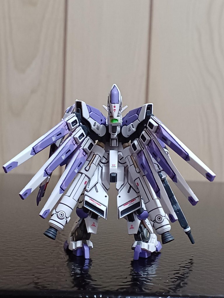 バックから。印象的なフィン・ファンネルも良いですね。プロペラントタンクも豪快！